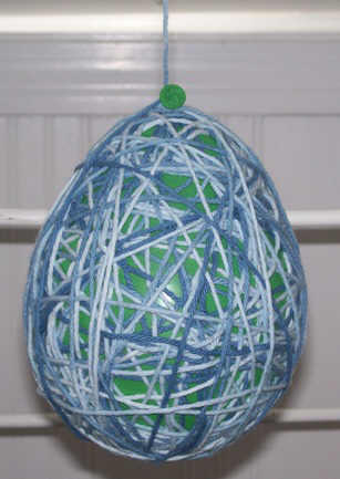 Wrap cotton yarn around a balloon - string Easter egg